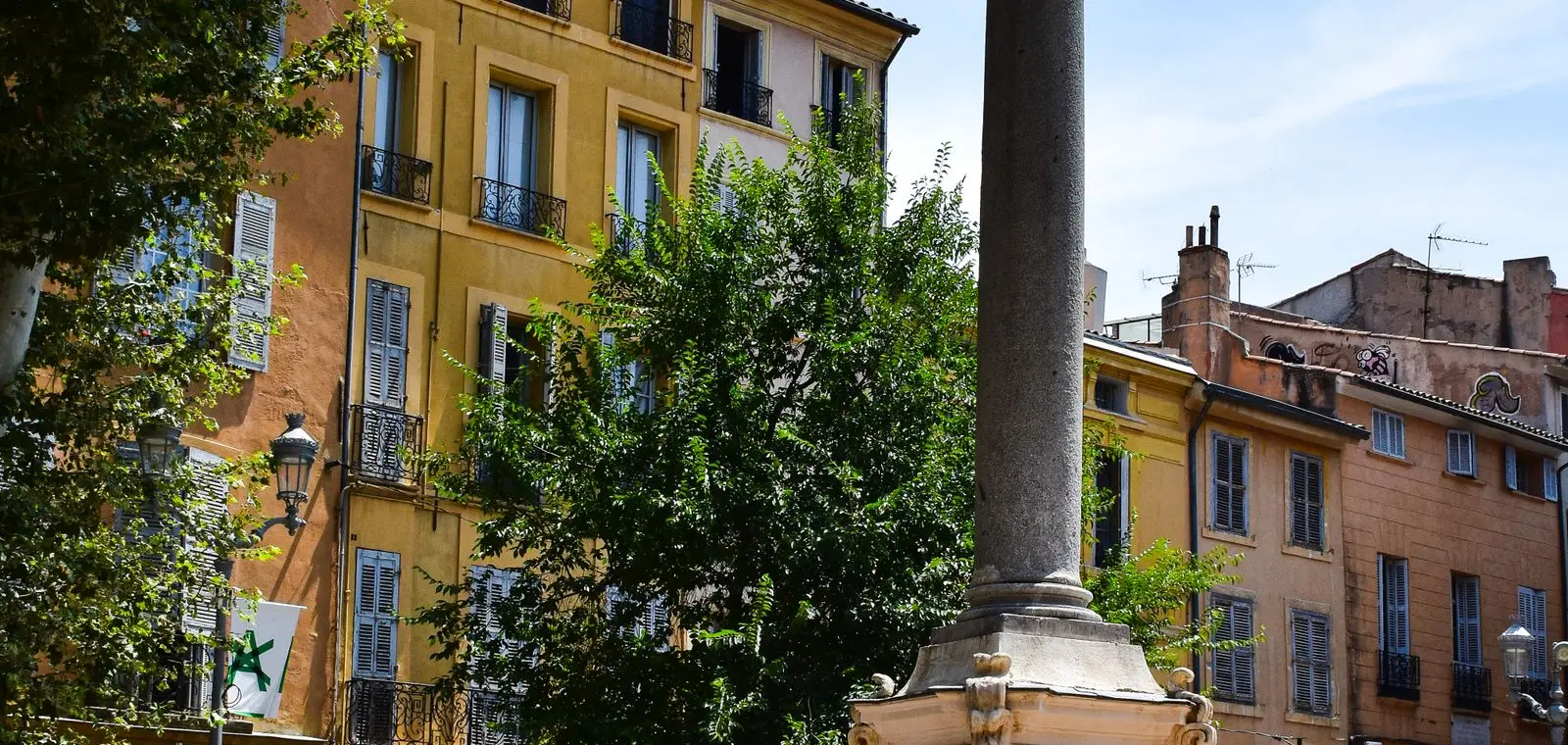 Place et fontaine dans le centre historique d'Aix-en-Provence