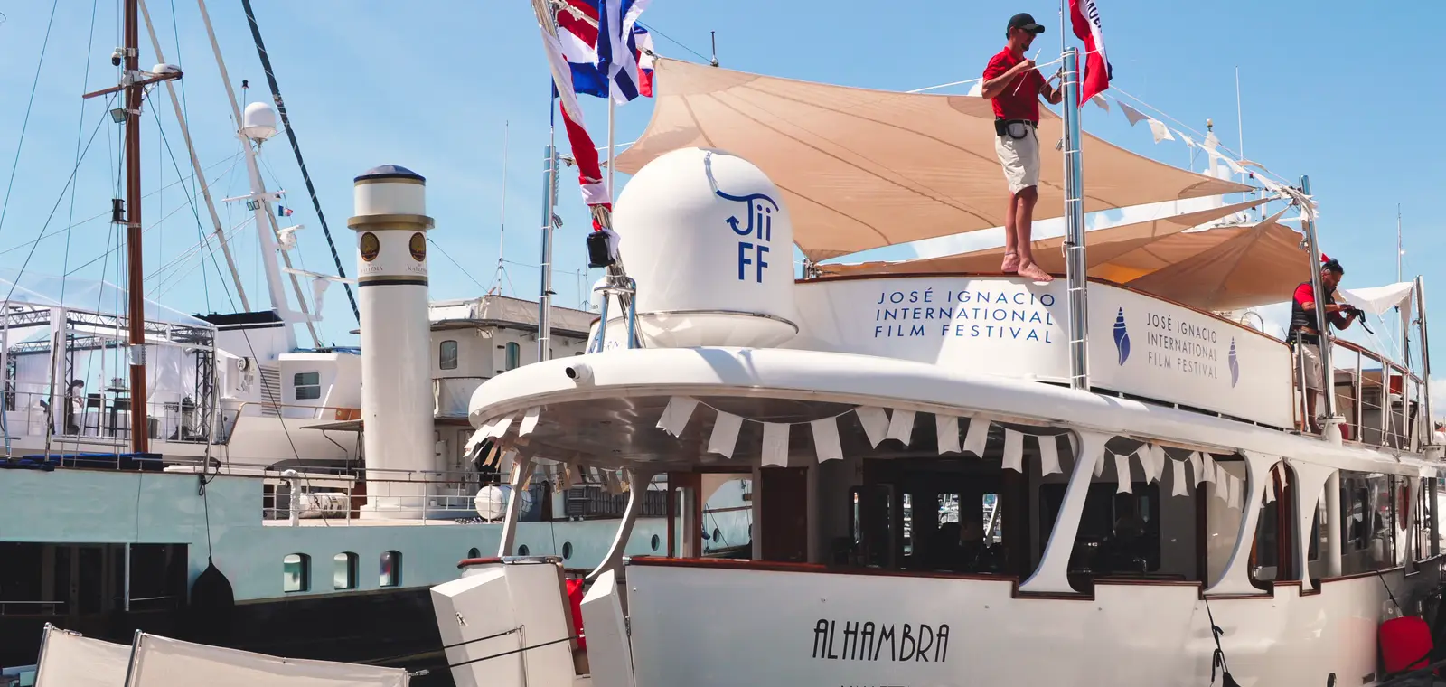 Le port de Cannes pendant le festival, bateaux à quai